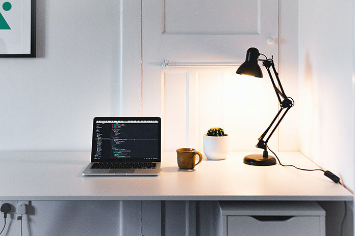 Praktyczne lampy na biurko