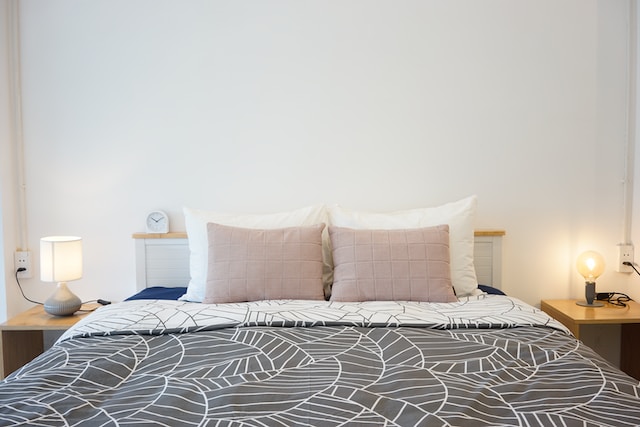 Jakie są trendy w projektowaniu łóżek drewnianych w 2023 roku?