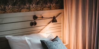 Jakie gatunki drewna są najlepsze do produkcji łóżek drewnianych?