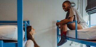 Inspiracje aranżacji pokoju dla dzieci z łóżkiem piętrowym – jak stworzyć ciekawą przestrzeń?